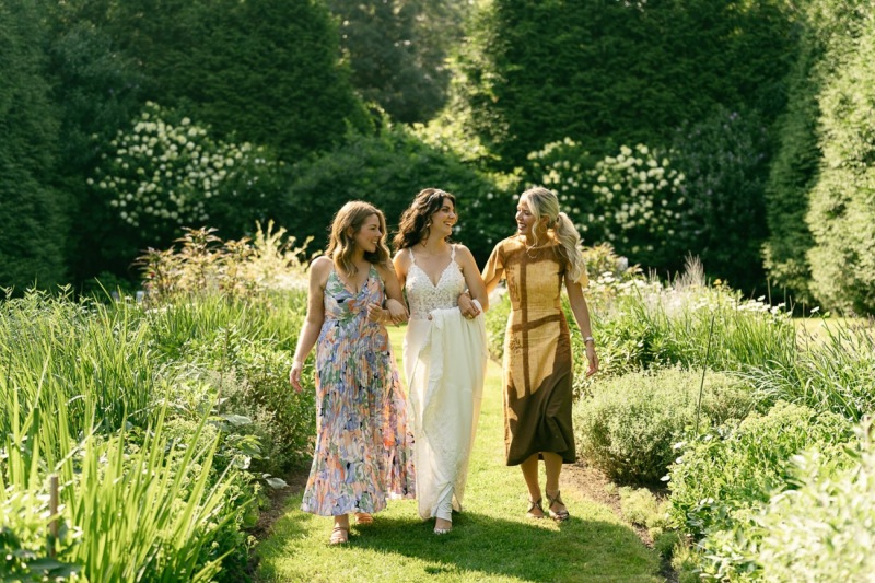 joana-michael-wedding-lamberts-cove-inn-14