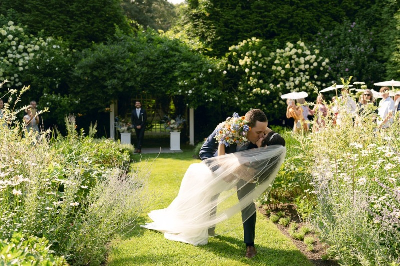 joana-michael-wedding-lamberts-cove-inn-15