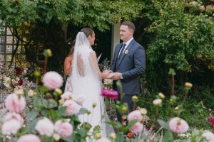 olivia-jay-wedding-lamberts-cove-inn-07