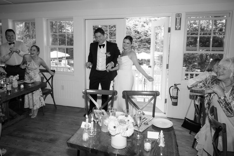 Stephanie-Jeremy-Wedding-Marthas-Vineyard-Larisa-Stinga-Photography-666__websize