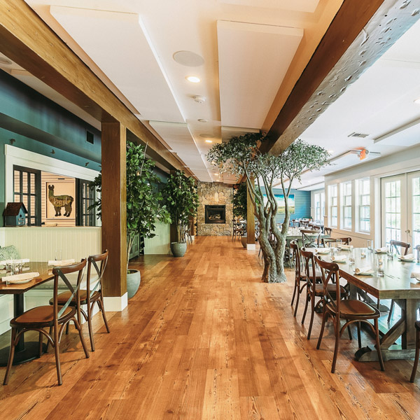 martha's vineyard hotel restaurant tables