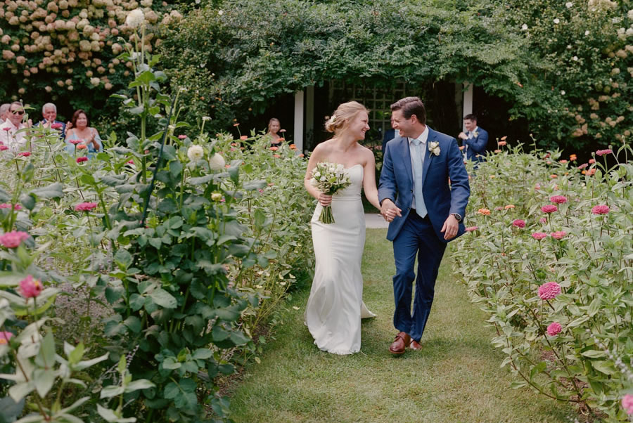 couple in garden wedding
